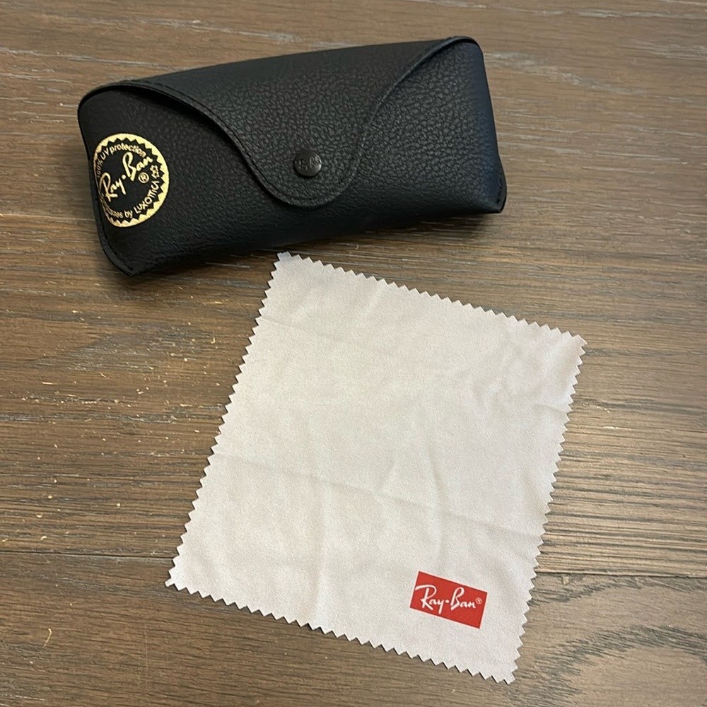 Ray Ban sunglasses/glasses case and cleaning cloth